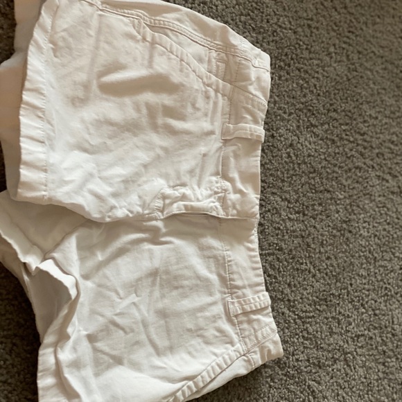 Vineyard Vines Pants - white shorts